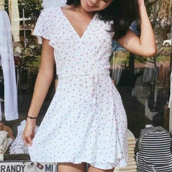 Brandy Melville | Dresses | White Floral Brandy Melville Wrap Dress | Poshmark Brandy Melville | Dresses | White Floral Brandy Melville Wrap Dress | Poshmark